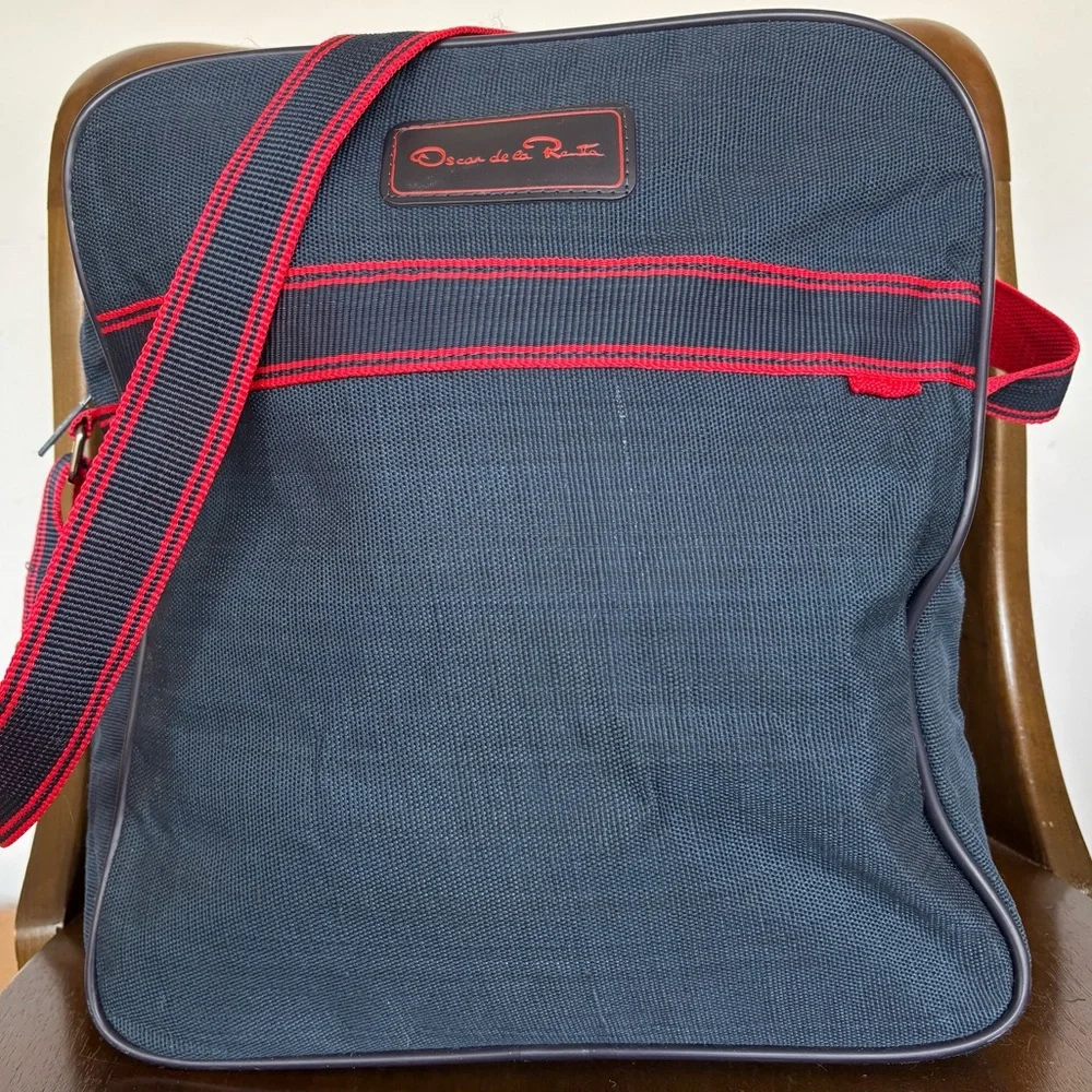 NWOT Vintage Oscar de la Renta Luggage Set—part 1 of a set of 3